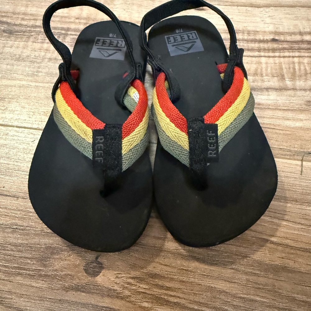 Reef Black Sandals with Vibrant Straps 7/8T